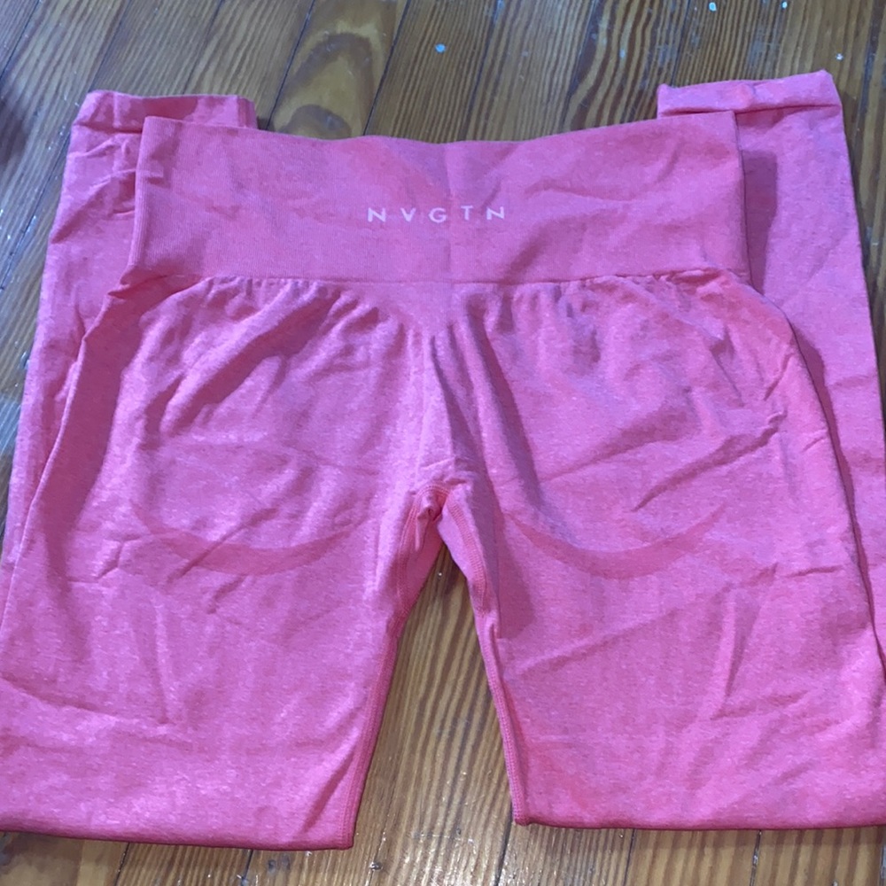 NWOT Coral Contour Seamless Leggings